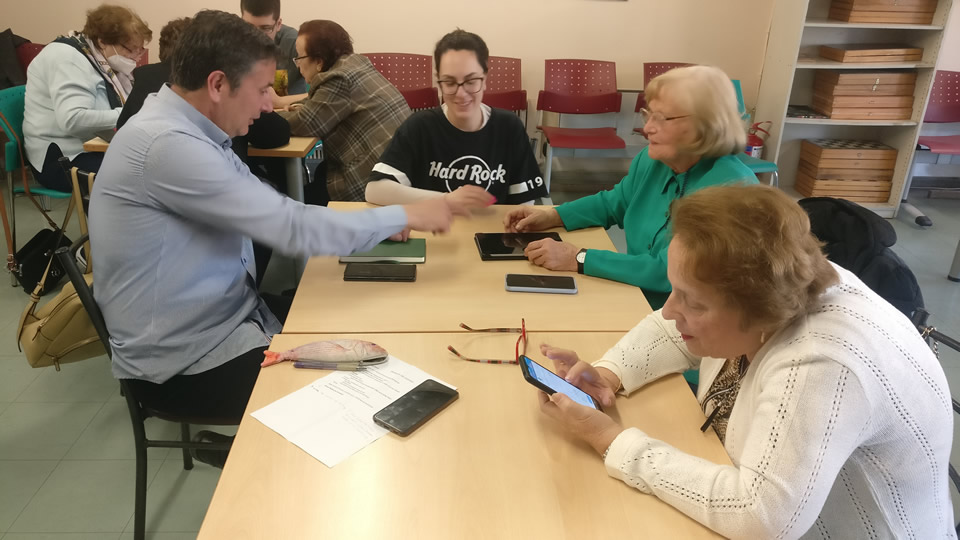 Digital Skills Workshop: CITY College students help seniors embrace technology